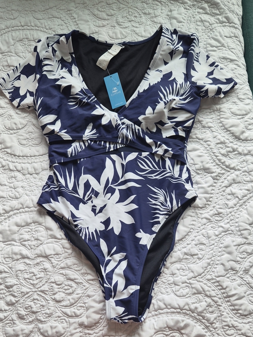 Cupshe Navy & White Tropical Floral One-Piece Swimsuit